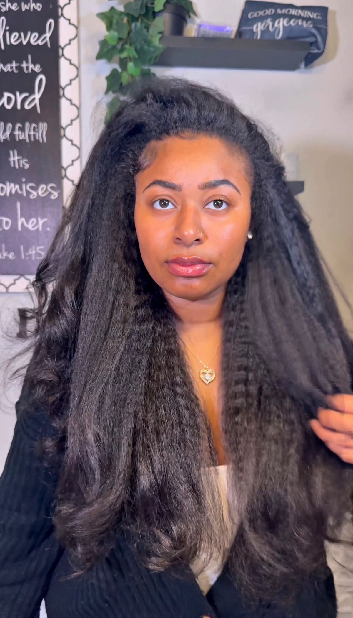 ISEE Hair 24” Kinky Straight NEVER WORN |