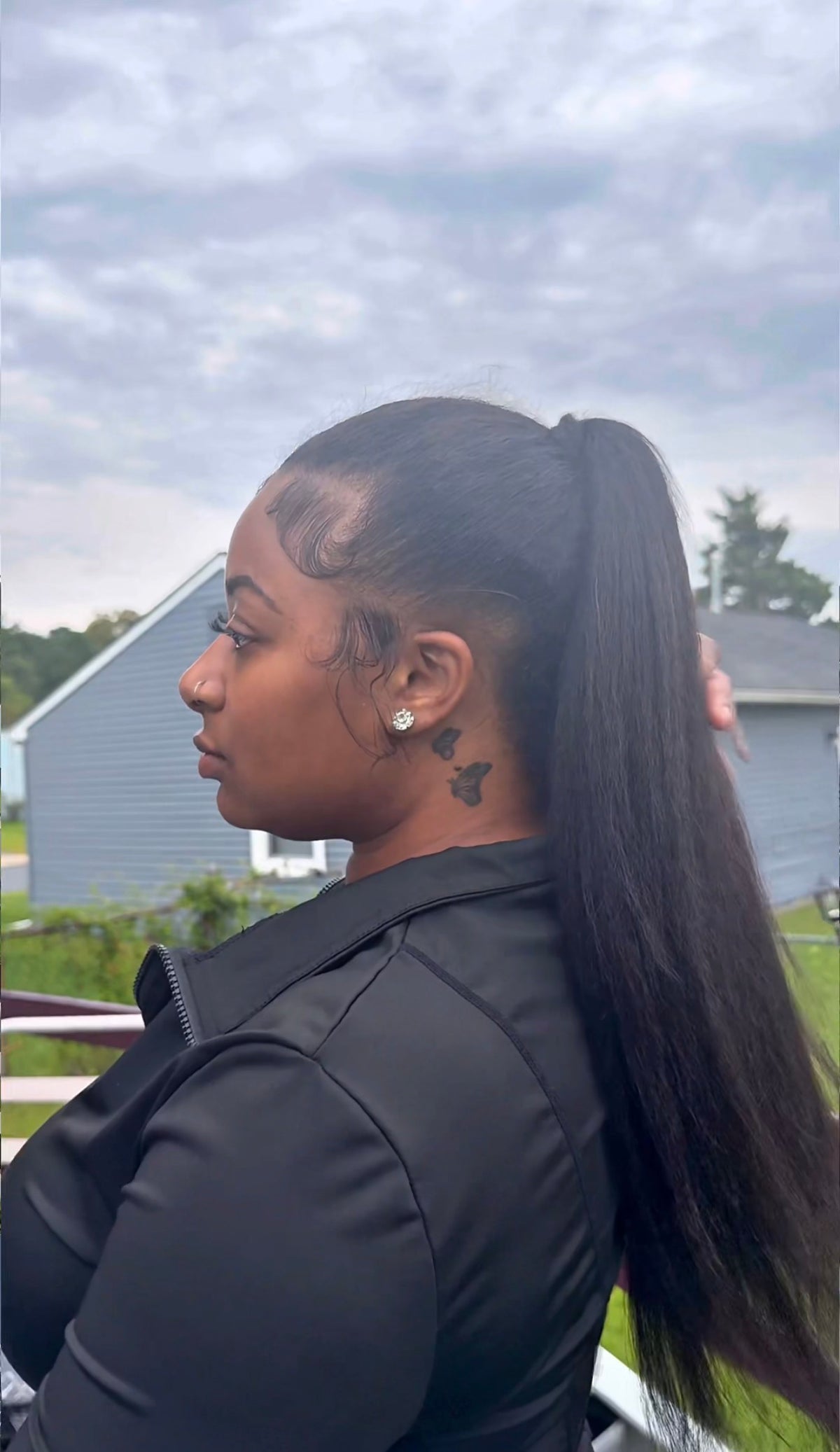 ISEE Hair 24” Kinky Straight NEVER WORN |
