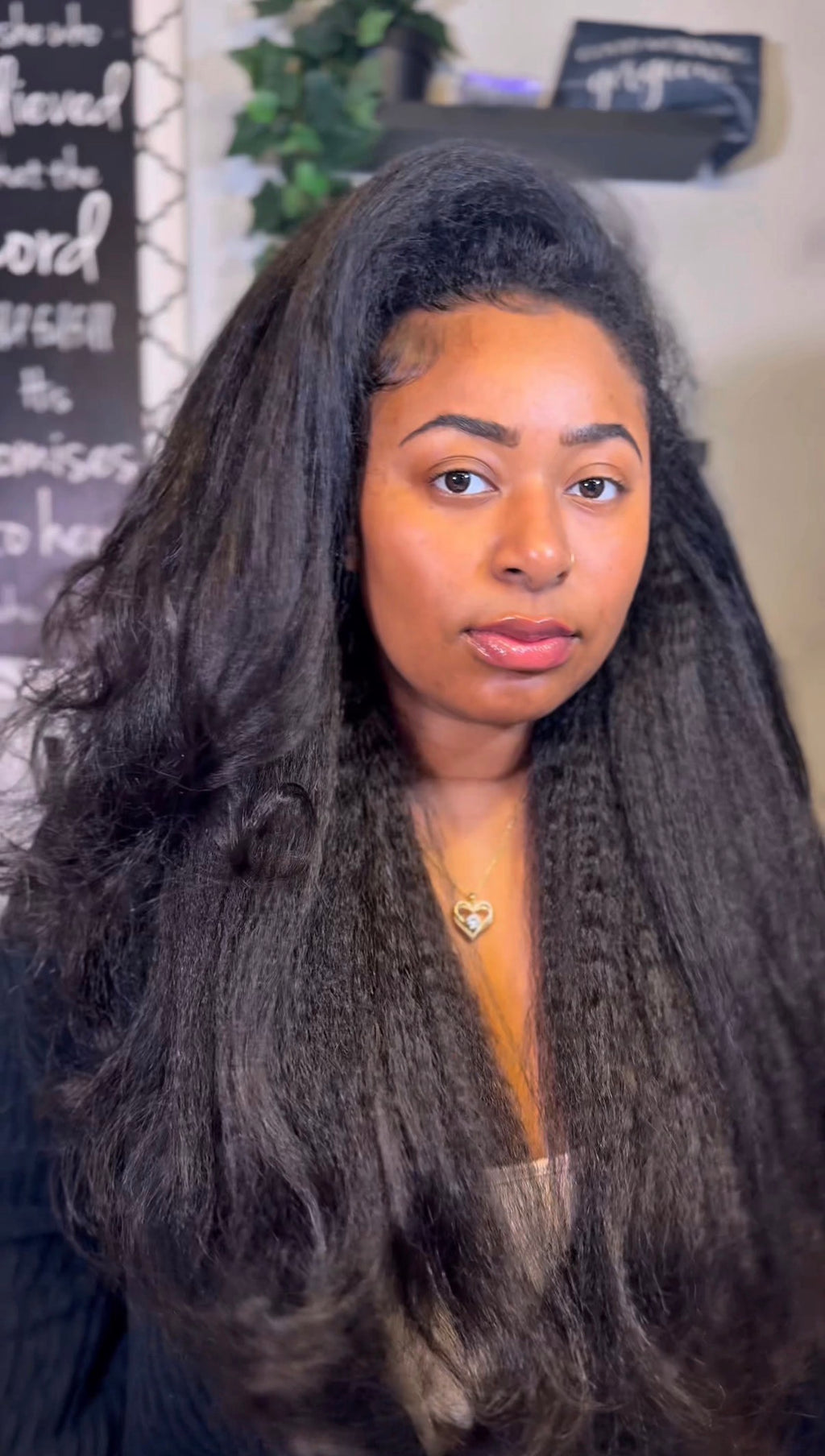 ISEE Hair 24” Kinky Straight NEVER WORN |