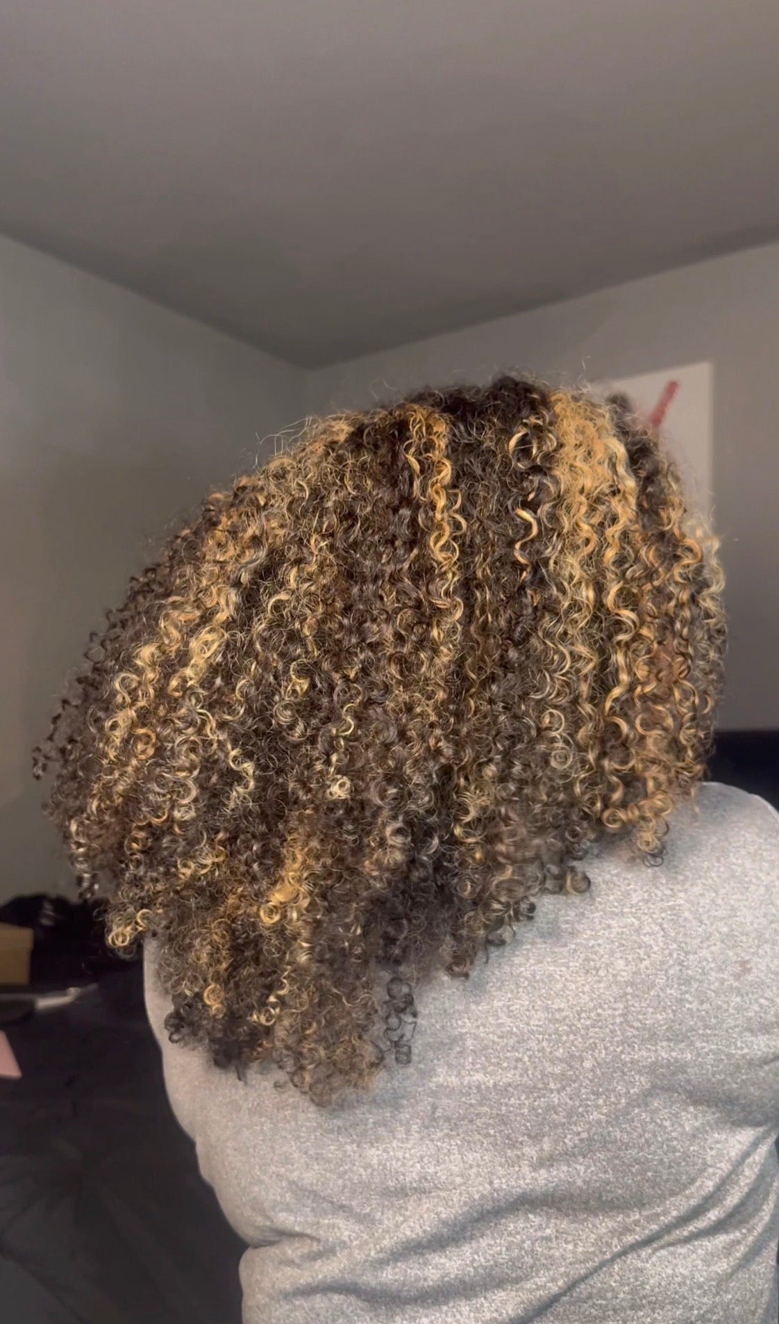 QVR 20” Highlight #1B/30 Kinky Curly V-Part Wig – Beginner Friendly | Luxe Rewear