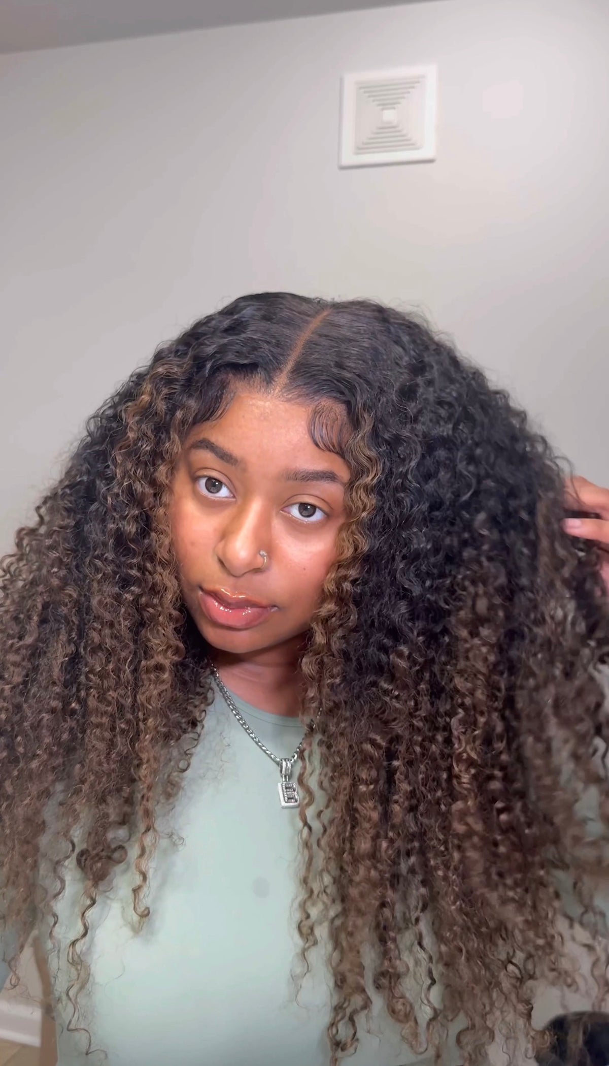 UNice 24” Chestnut Brown Ombre Burmese Curly Wig